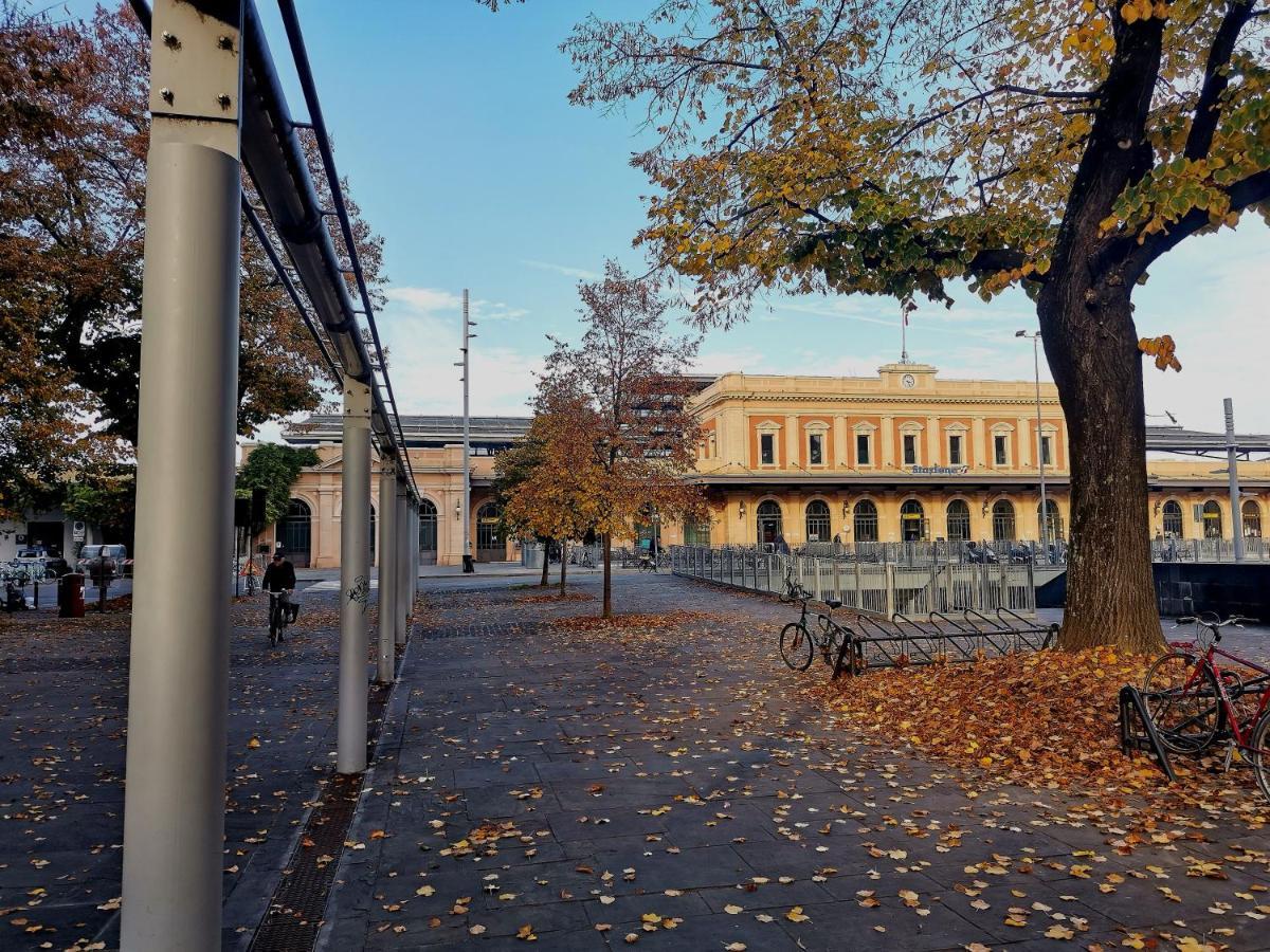Parma Express Traveller'S Lodging Front Station Fs Parking Buitenkant foto