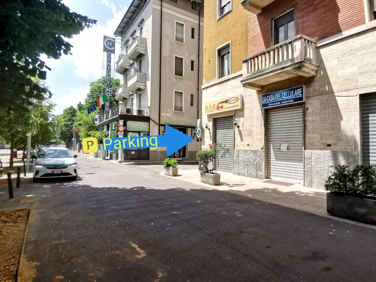 Parma Express Traveller'S Lodging Front Station Fs Parking Buitenkant foto